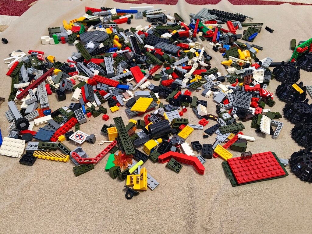 LEGO RESİMDE GÖRÜLDÜĞÜ GİBİ AYAKABI KUTUSU FUL DOLU - 2