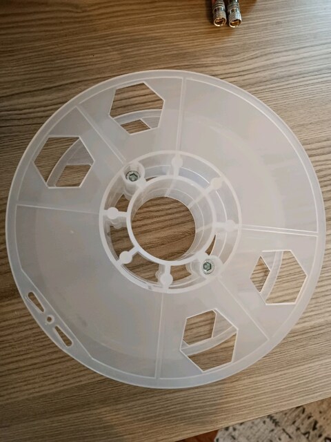 Boş vidalı filament makarası