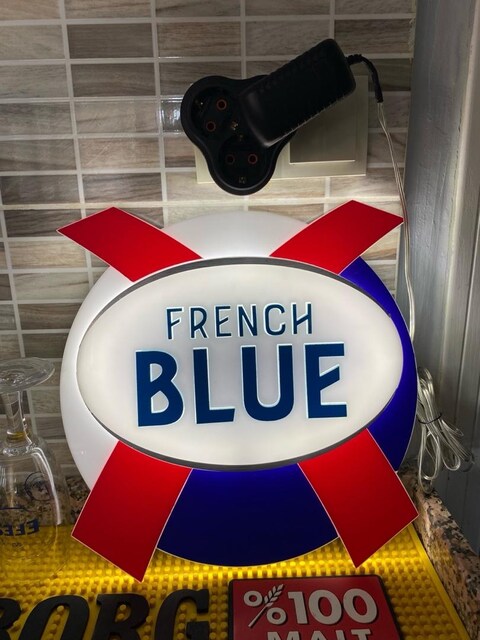 French Blue ışıklı tabela