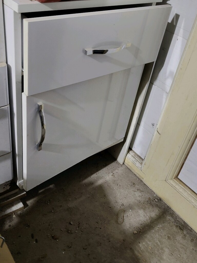 IKEA çok amaçlı çekmeceli ve kapaklı dolab - 2