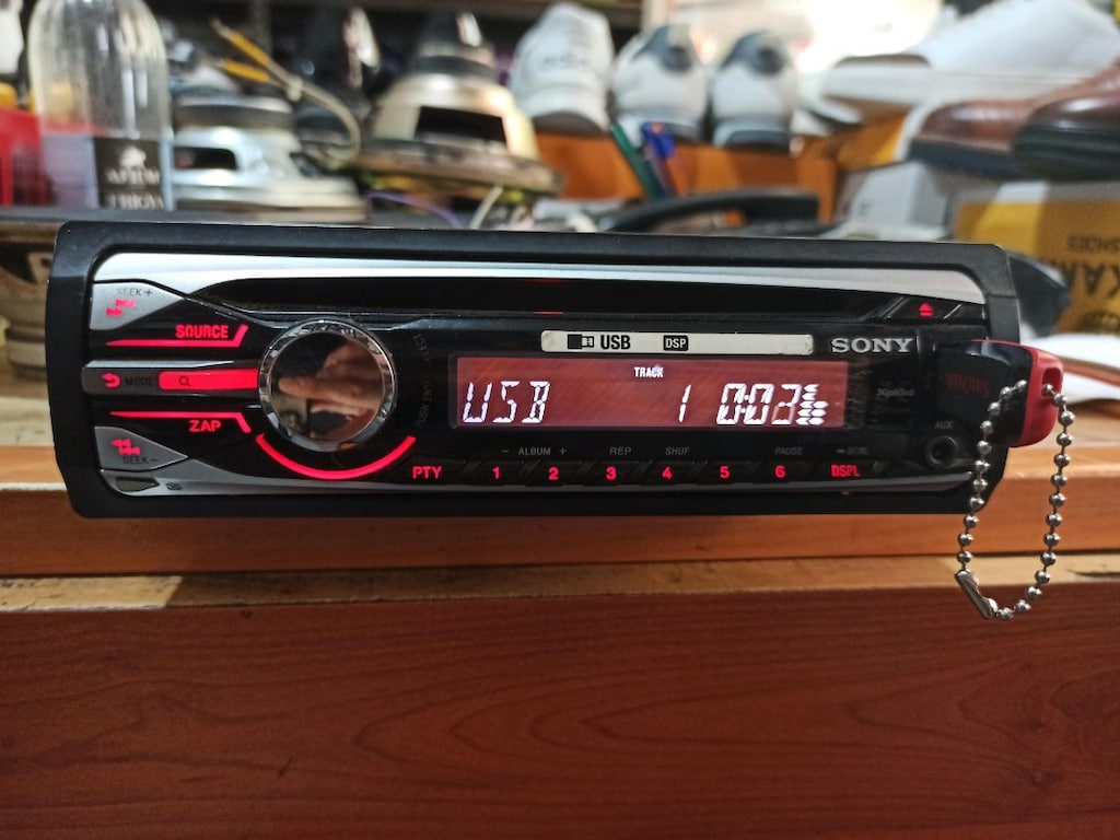 Eski seri Sony USB AUX RADYO CD çift anfi çıkışlı oto teyp sorunsuz - 9
