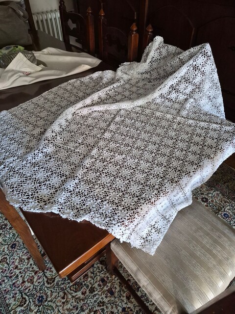 El Yapım 140x140 Dantel Örtü Masa Örtüsü