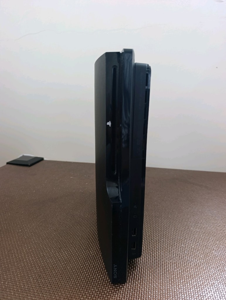 İlk kullanıcısından slim kasa PlayStation 3, 500 GB + 8 oyun - 8