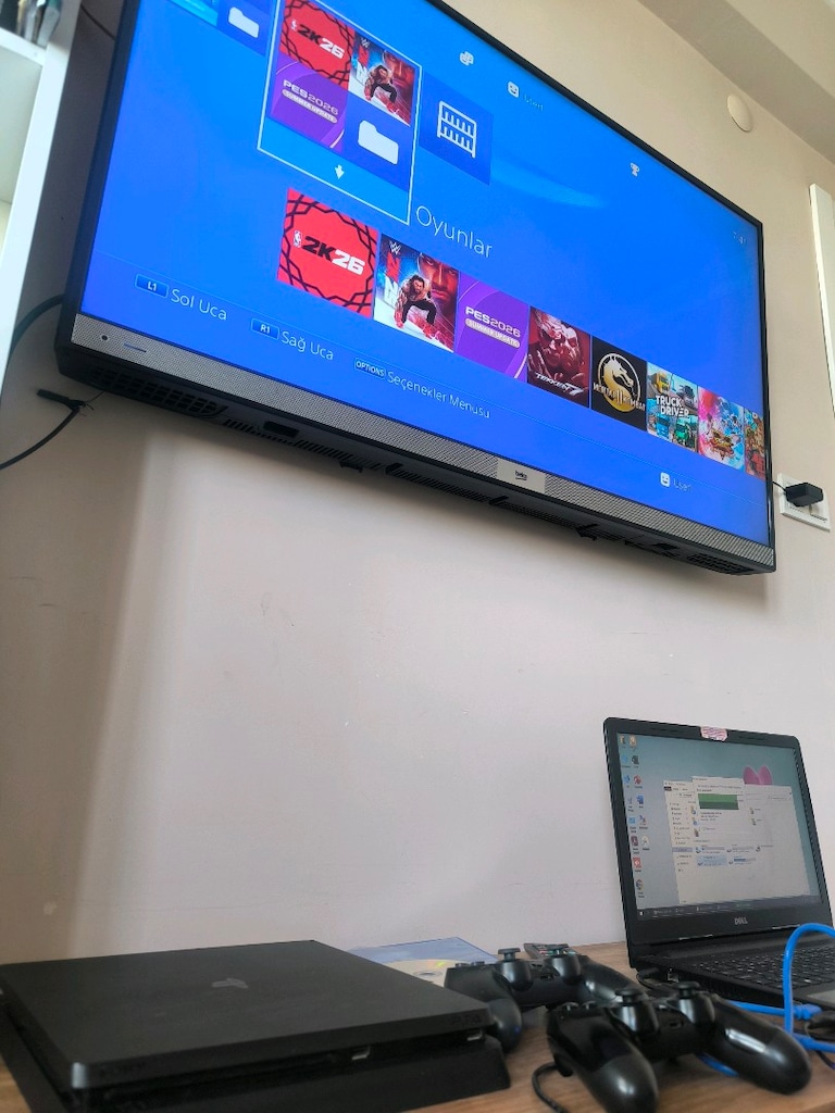 PS4 kırık cihaz, oyunlar ve 2 adet Sony konsol - 4