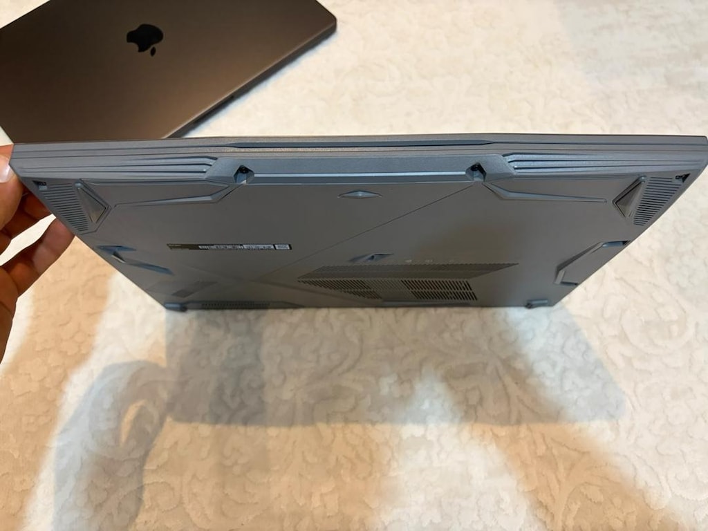 MSI i7 laptop - 8