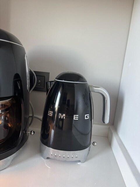 SMEG KLF03 Retro Kettle Siyah – Çok Temiz