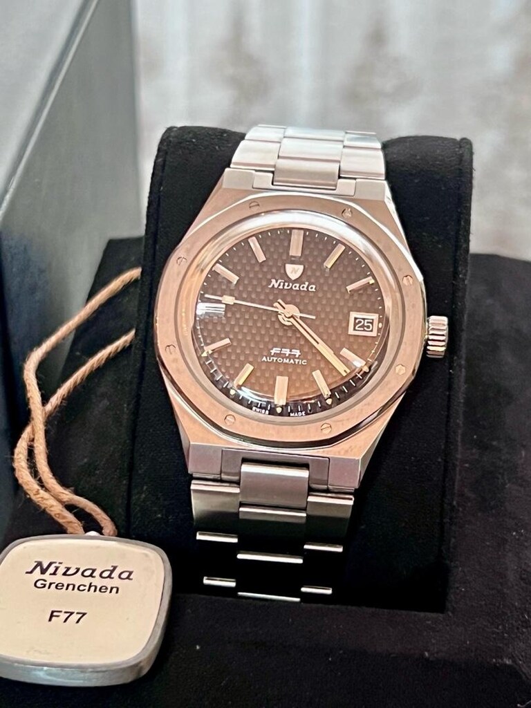 Nivada Grenchen F77 Black With Date - 3