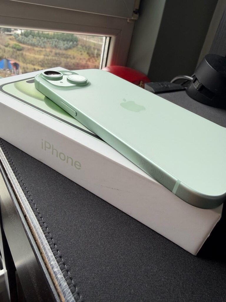 Hatasız iPhone 15 128GB Green - 3