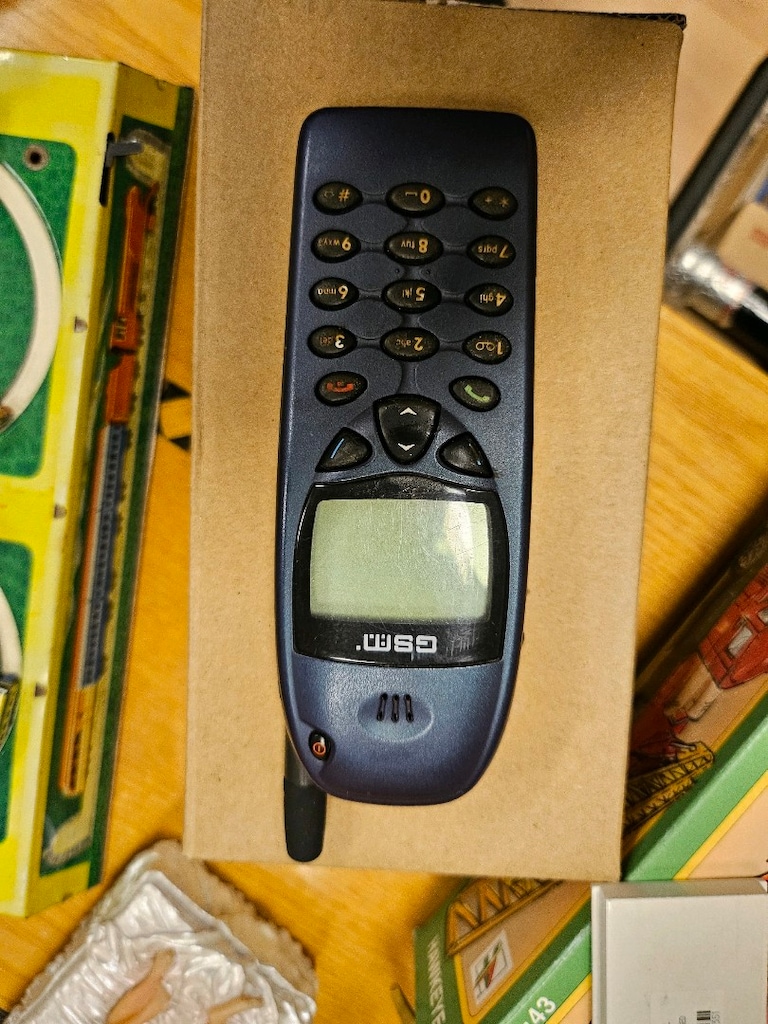 ANTİKA CEP TELEFONU KOLEKSİYONU - 9