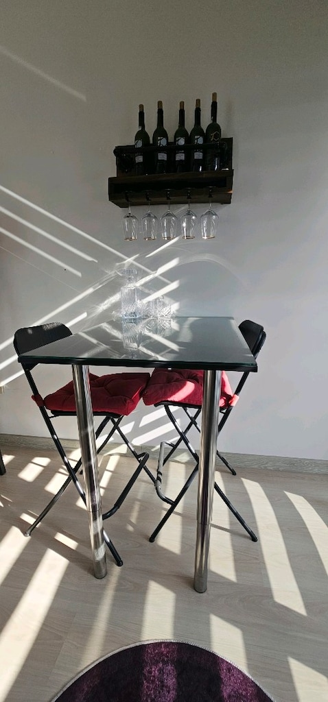 Bar Masası + 2 Sandalye + Ahşap Şaraplık / Bar Rafı Takımı