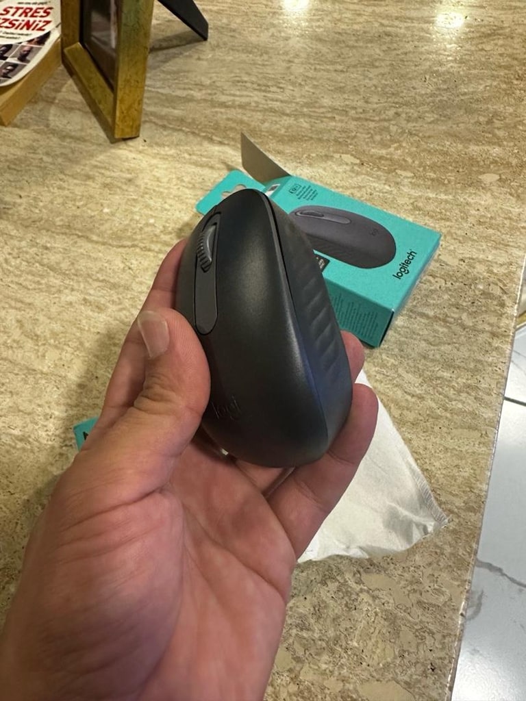 logitech m196 Bluetooth mouse - 5