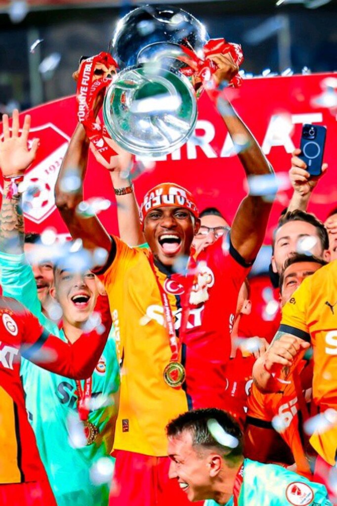 Çerçeveli Victor Osimhen Forması - 5