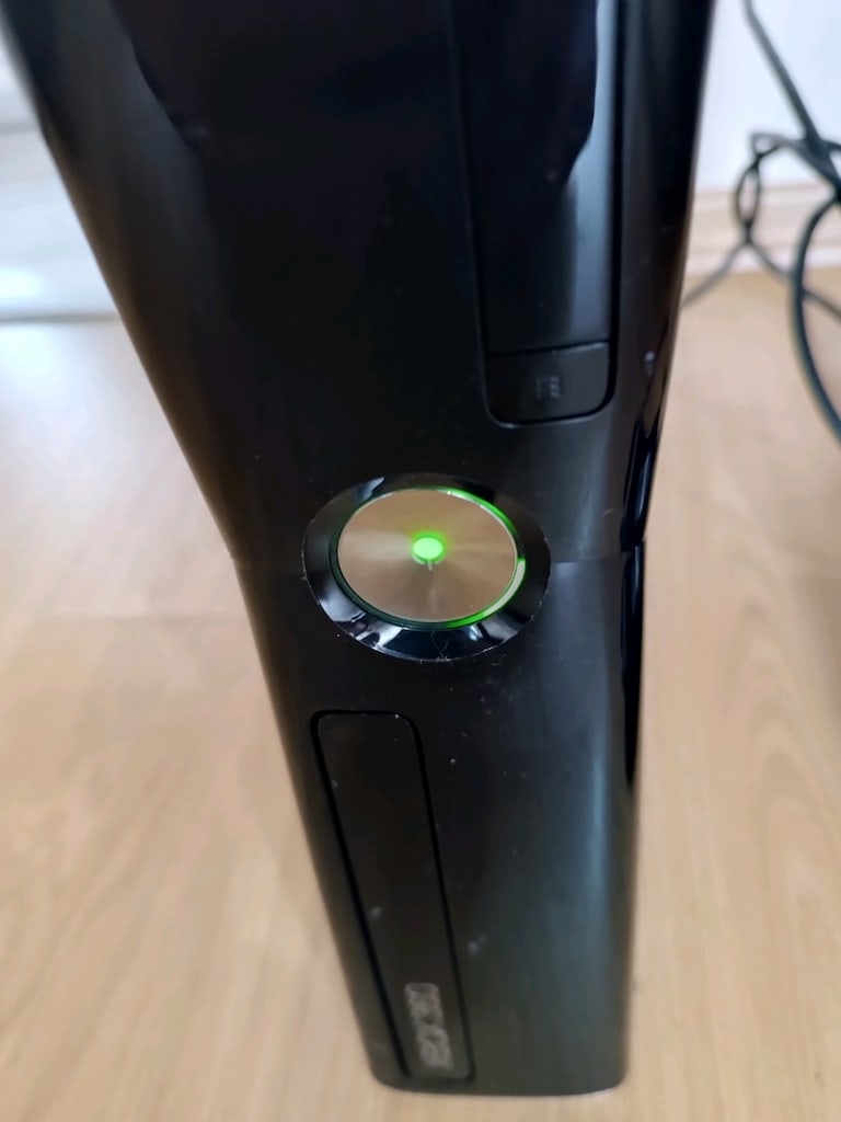Xbox 360 Oyun Konsolu ve Kontrolciler - 5