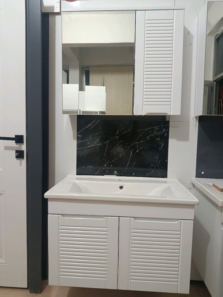 DUVARA ASMALI ULTRA BALON KAPAK BANYO DOLABI SETİ - 13