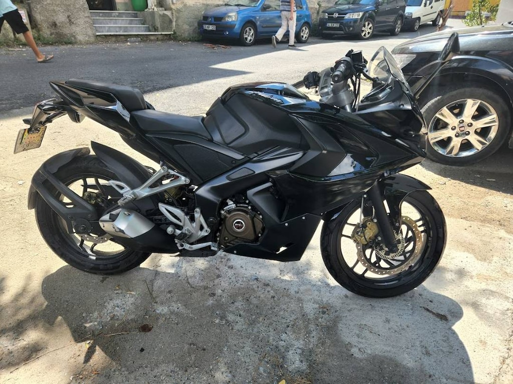 Terrrrrtemiz Pulsar RS200 kapali garaj motoru
