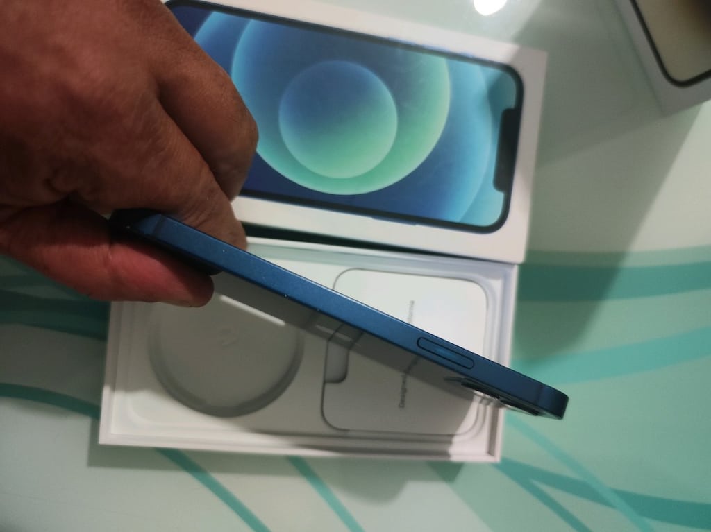 KARTA TAKSİT İPHONE 12 64 GB PİL 100 YENİ DEĞİŞTİ KUTU VE ŞARJ ALETİ - 10
