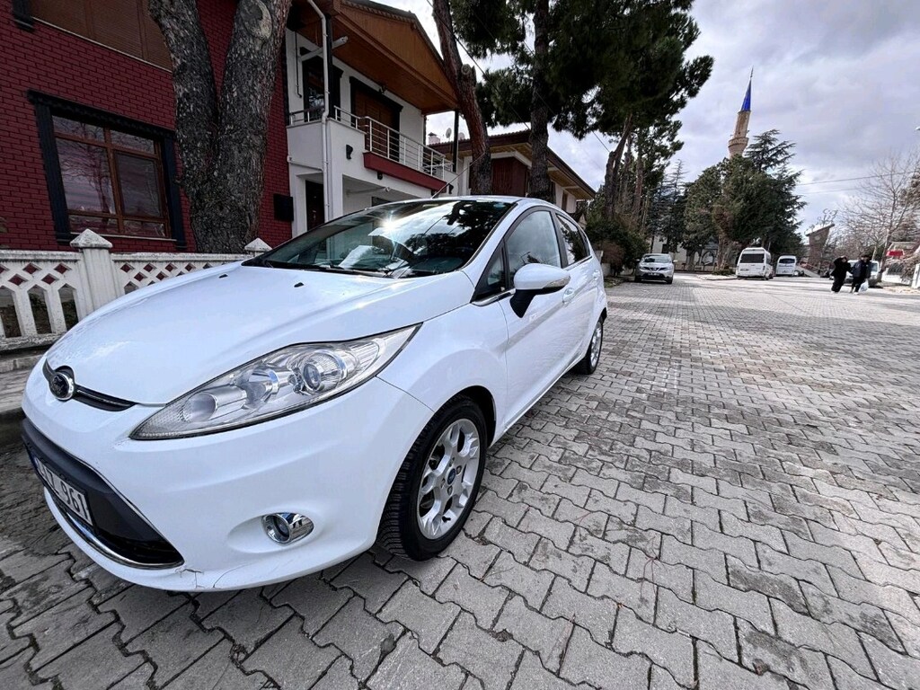 2012 fiesta titanium + - 2