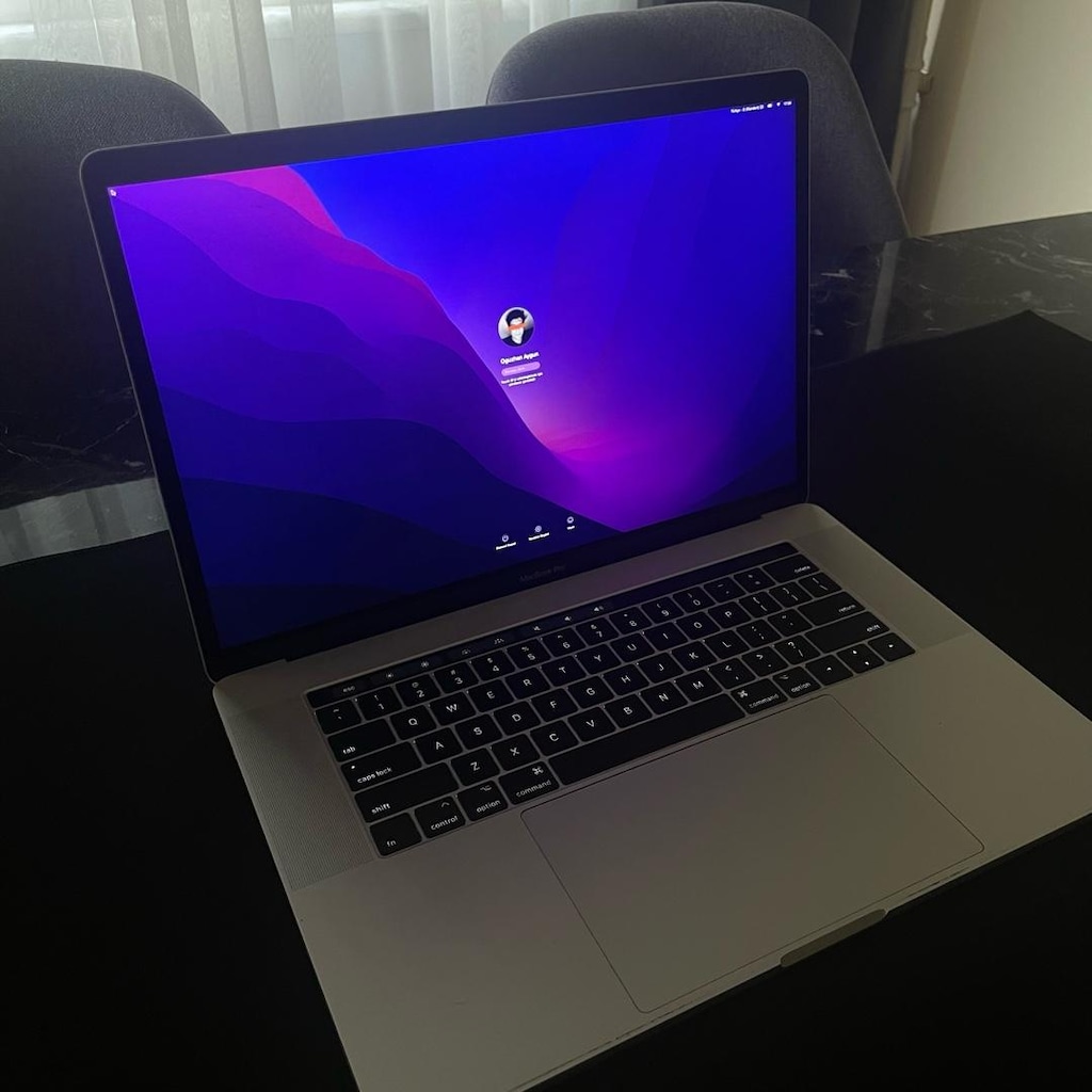 Macbook Pro 15” - 1 TB SSD - 16GB RAM - 3.1 GHZ i7 - 2