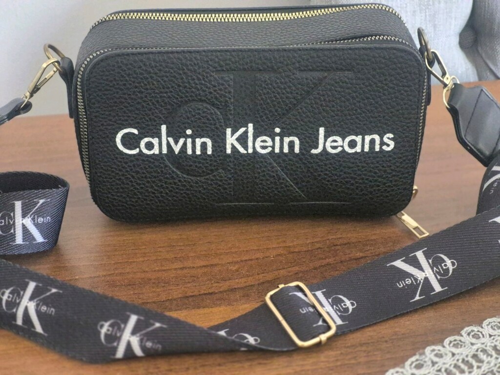 Calvin klein kol çantası