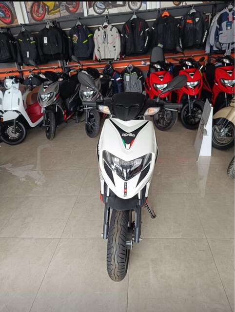 APRİLLA SR125 İTALYAN MALİ BAYİDEN TESLİM SIFIR PLAKA HAZIR SATLIK