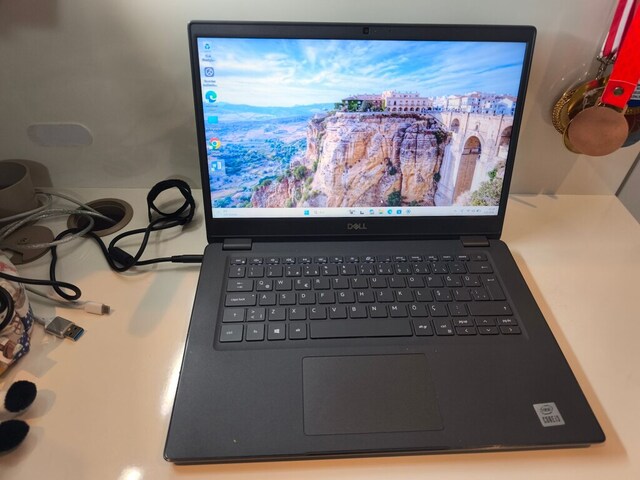 Dell Latitude 14" | i3 10. Nesil | 8 GB RAM | 120 GB SSD | Temiz
