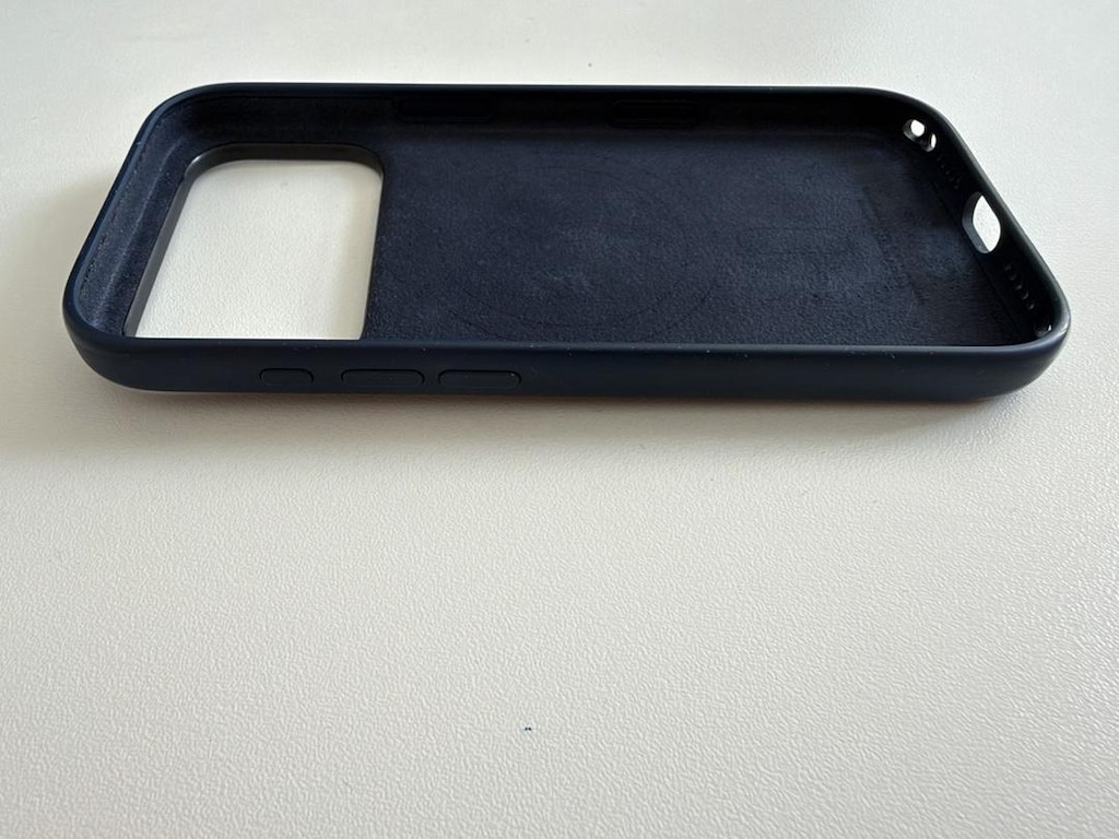 Apple iPhone 17 Pro MagSafe Silikon Kılıf – Gece Yarısı - 5
