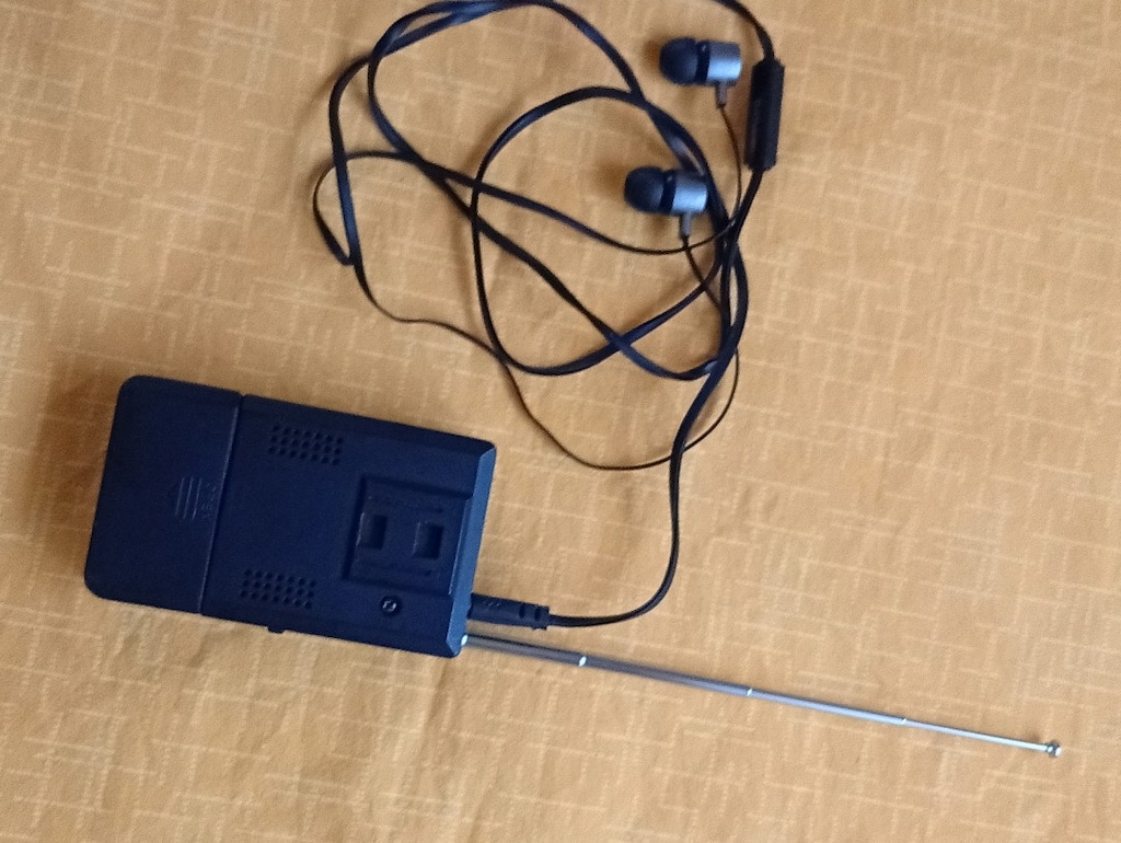 Resimdeki mini radyo kulaklık dahil SQNY (SONY değil)meraklısına - 5