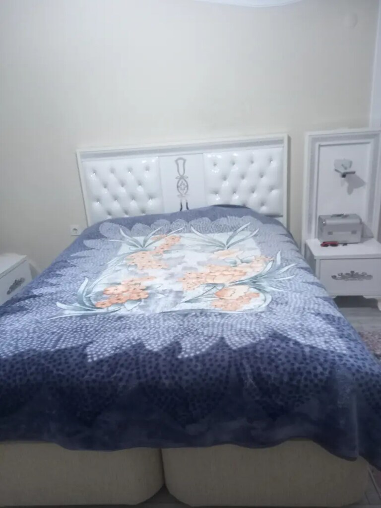 Yatak odası çok güzel rengi iç açıcı odayı aydınlık gösteriyor - 4