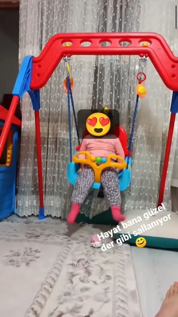 Pilsan markalı büyük ayaklı salıncak - 3