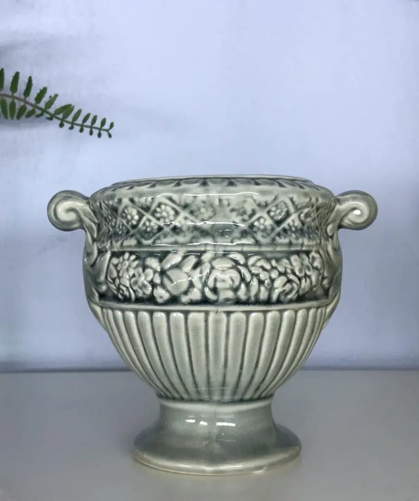 Kabartma Desenli Porselen Saksı & Madame Coco