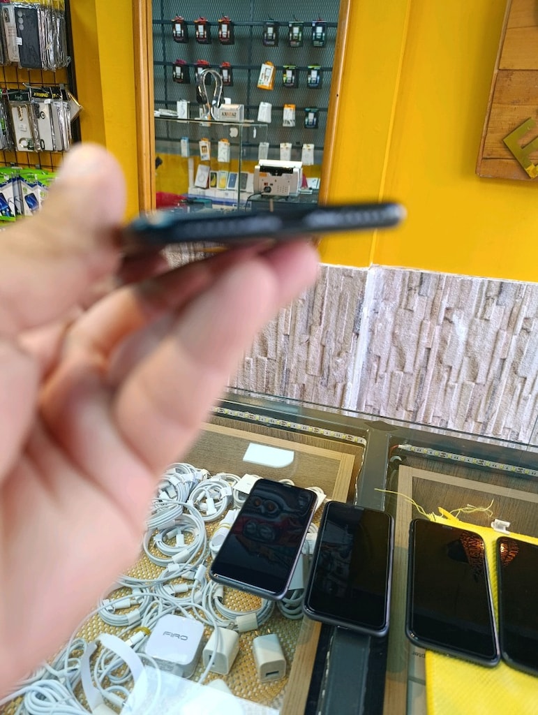iPhone see TR - 2