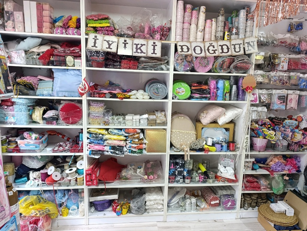 10 YILLIK PARTİ & ORGANİZASYON MAĞAZASI KOMPLE SATILIK! - 9
