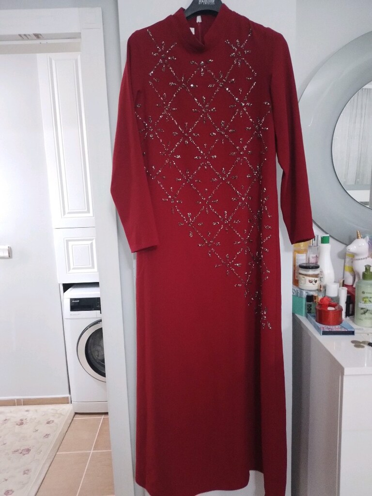 kirmizi renk tesettur abiye