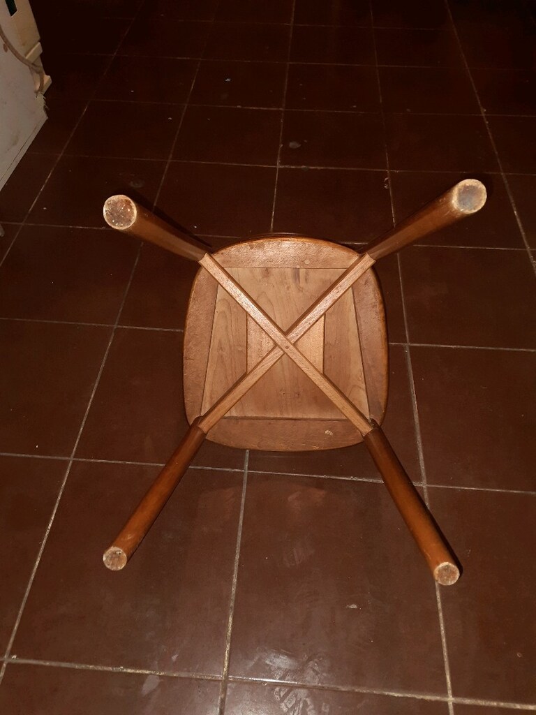 ahşap sandalye 1 adet var. - 2