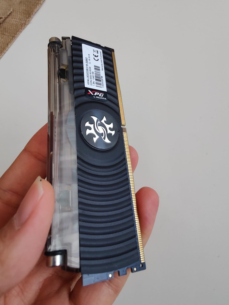 XPG 8 GB RGB DDR4 RAM - 2