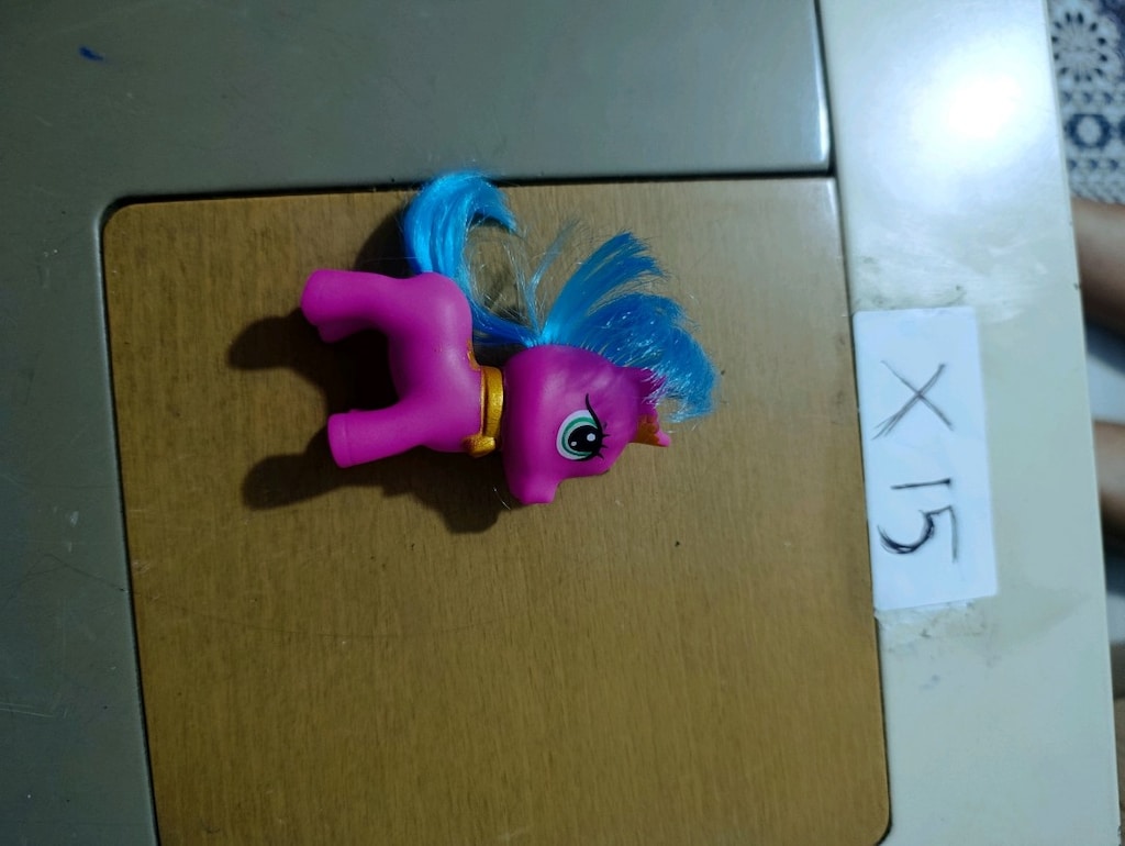 My Little Pony tarzında, parlak pembe gövdeli ve taranabilir canlı mav - 3