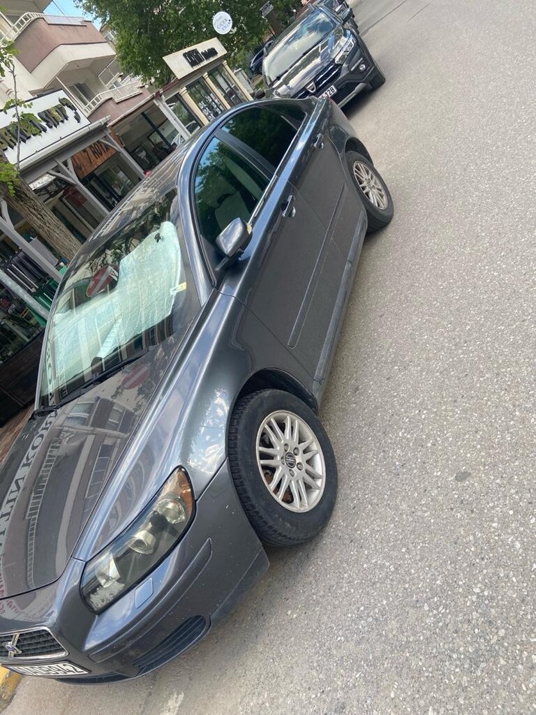 bakımlı volvo s40 1.6 benzin - 2