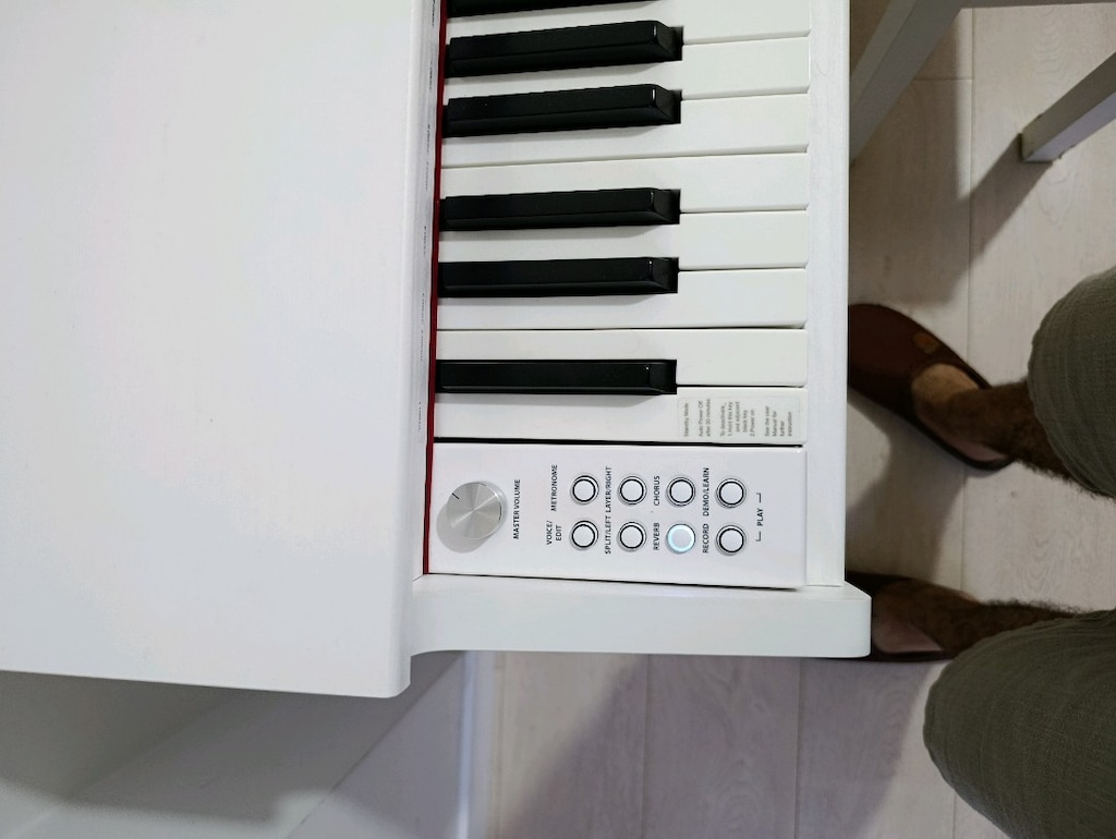 KURZWEIL M70 BEYAZ DİJİTAL PİYANO – TEMİZ, ÖZENLE KULLANILMIŞ - 3
