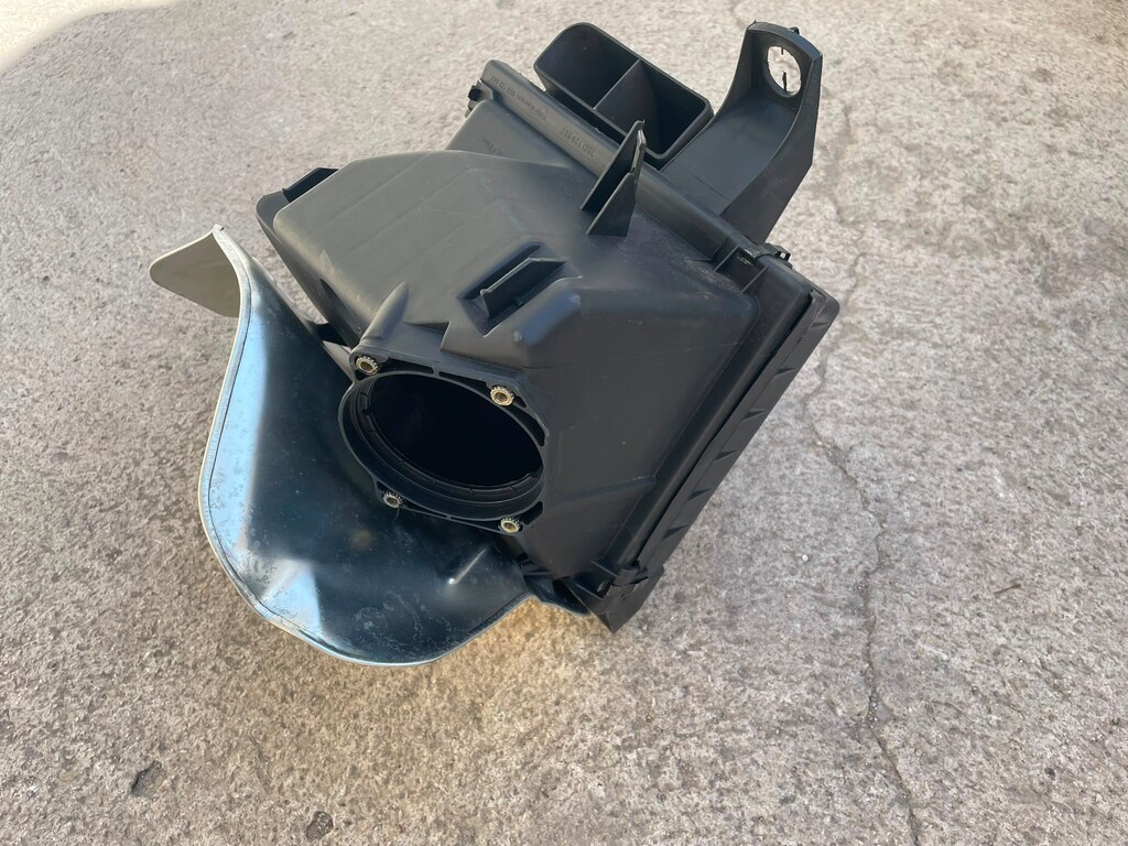 PASSAT HAVA FİLİTRE KUTUSU 1.6 ALZ 1.8 1997 1998 2000 SIFIR 06B133837B - 2