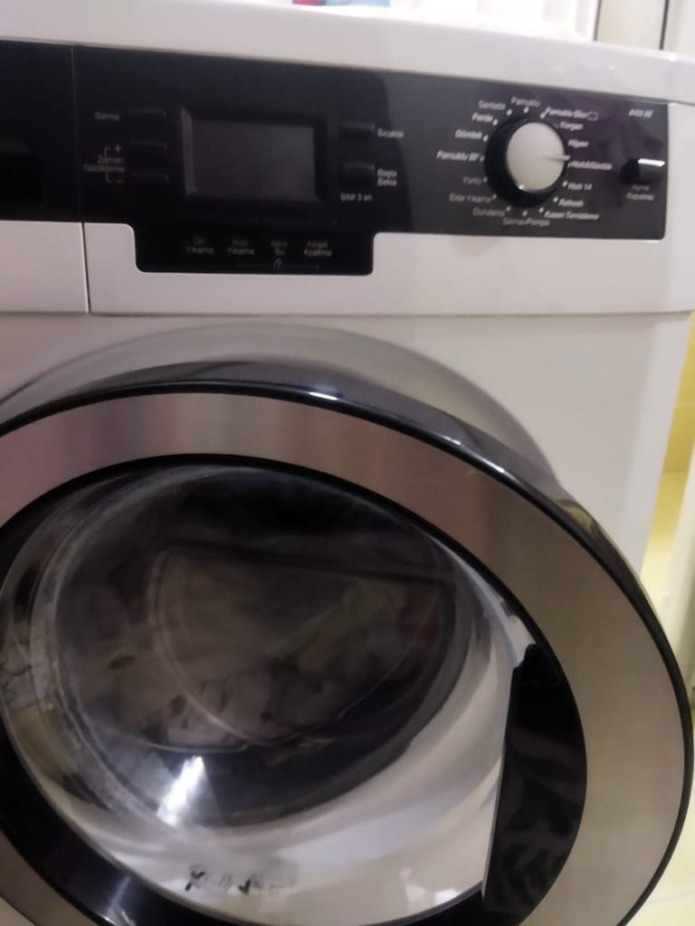 çalışır durumda çamaşır makinesi