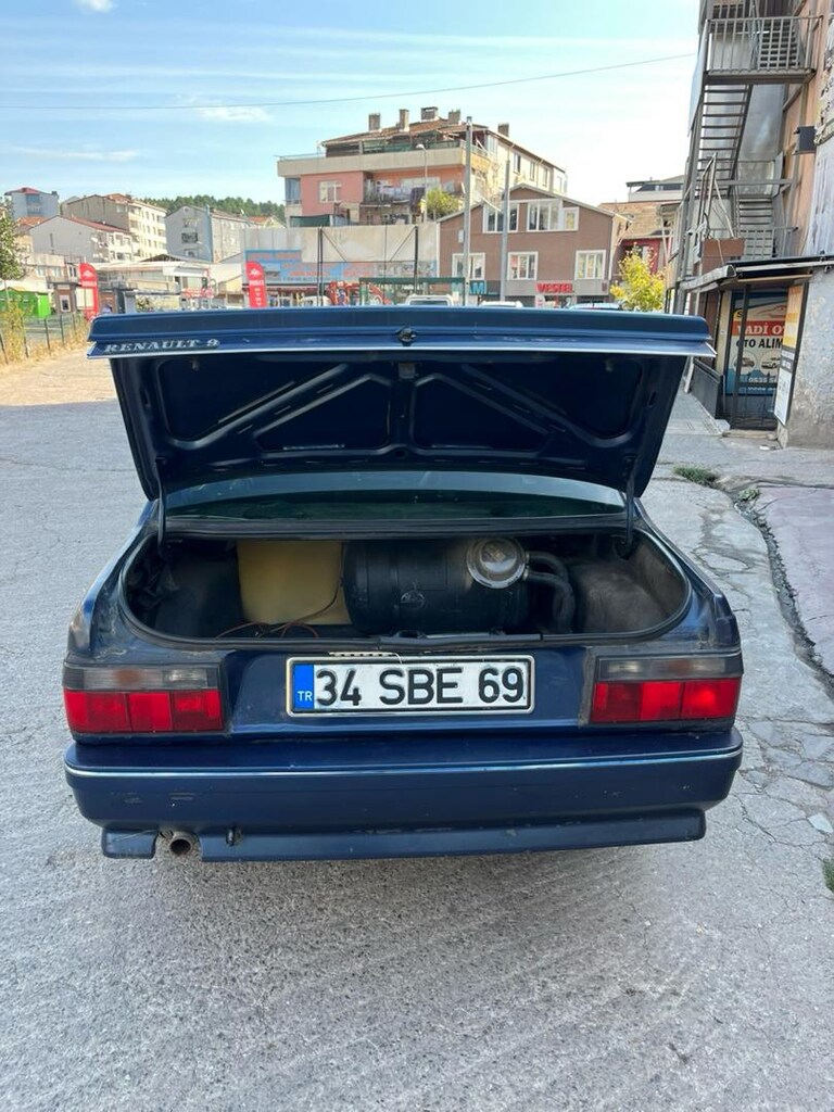 Mavi Sedan Araba - 9