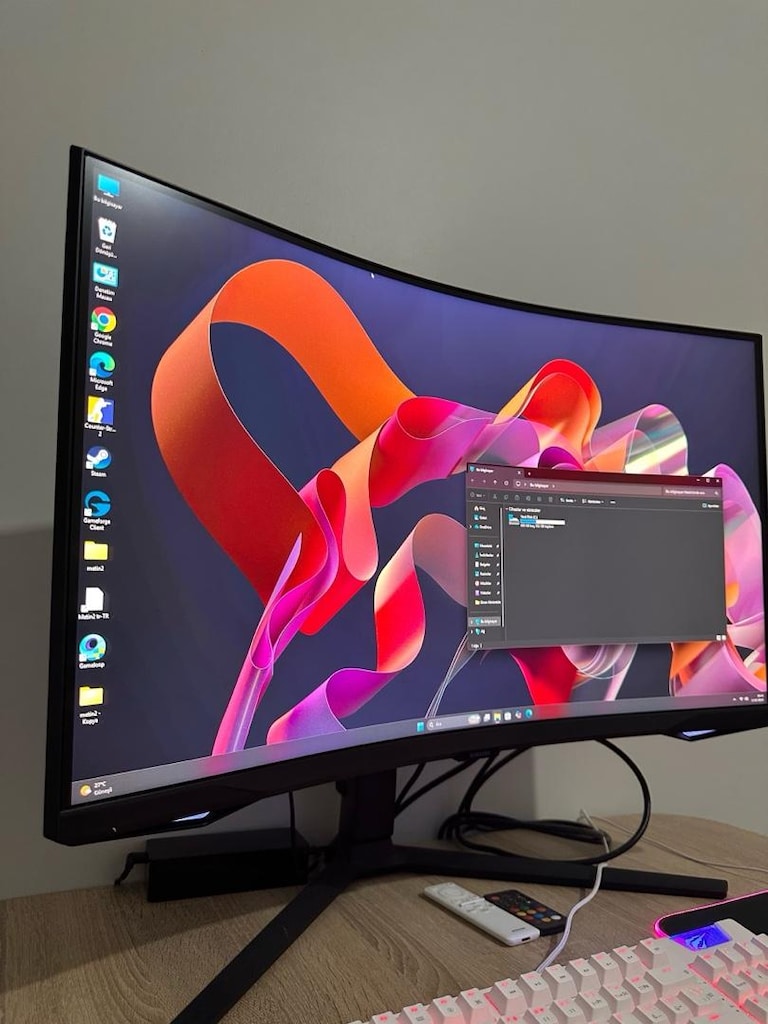Ryzen 7 5700X | RTX 4060 8GB | 32GB RAM | 1TB SSD | Samsung Odyssey 24 - 4