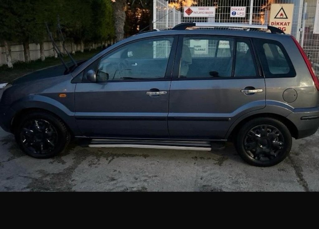 Ford Fusion - 8
