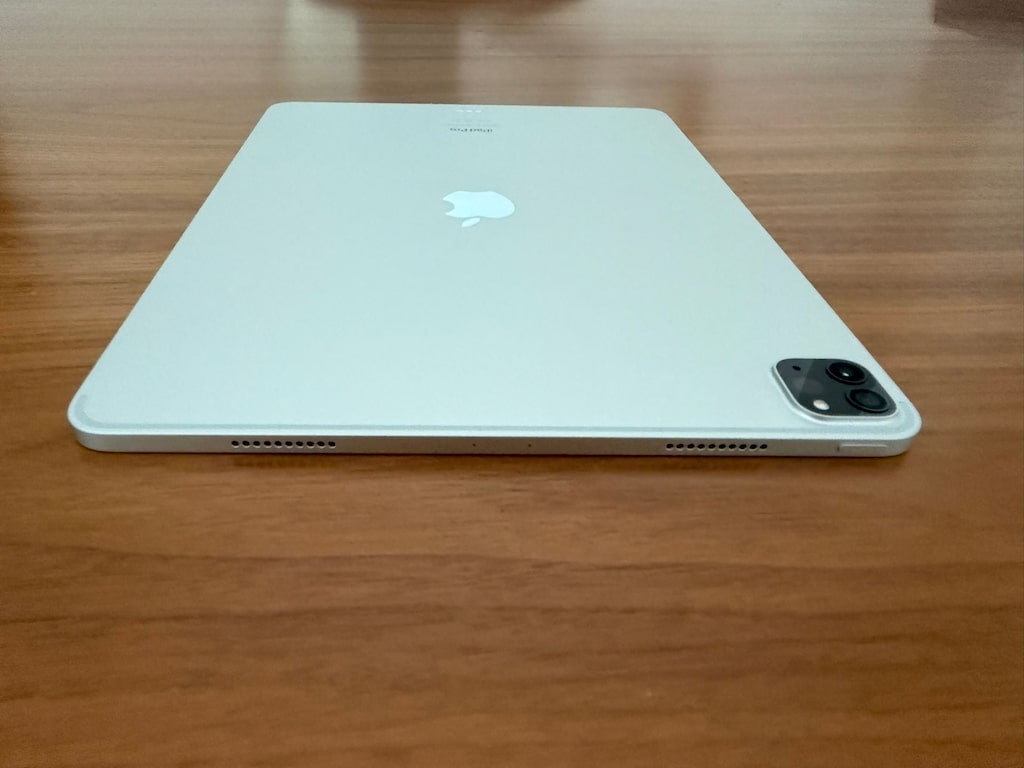 iPad Pro 6 - 12.9 inc - 512GB - Apple Pencil - Apple Smart Folio - 7