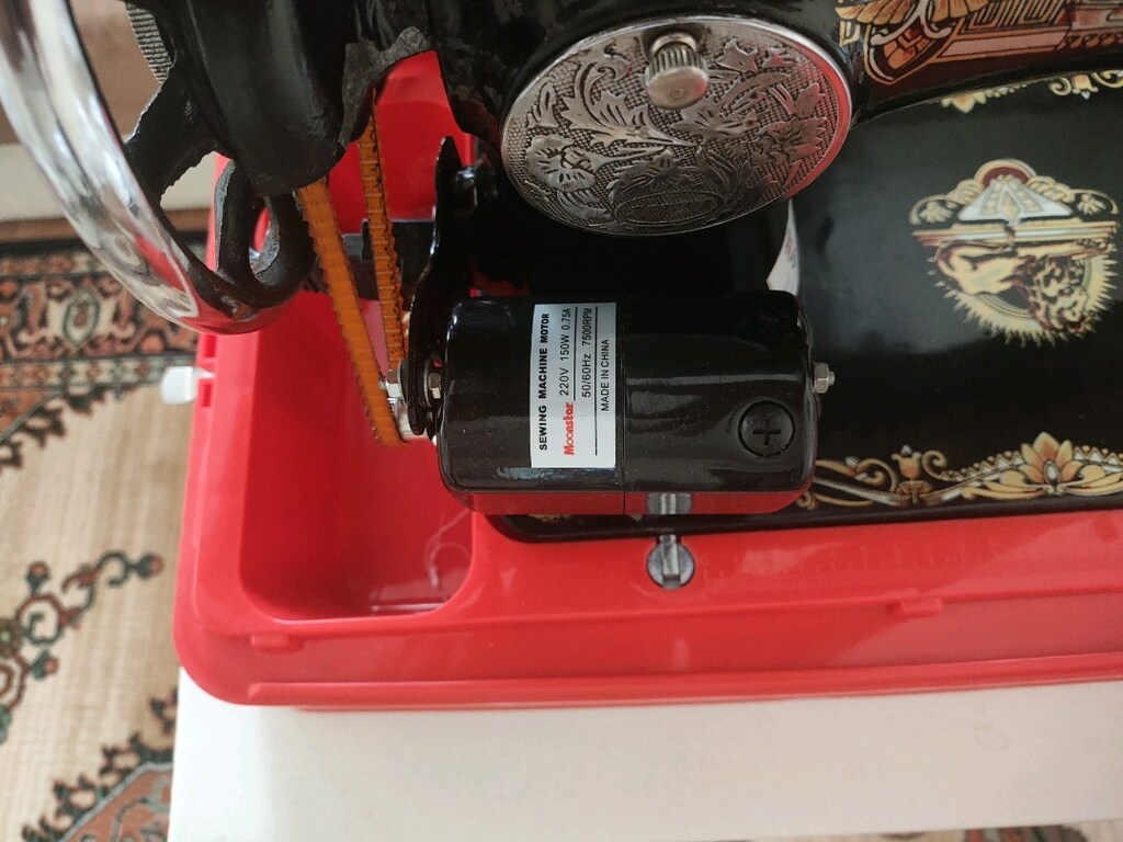 Vintage / Antika Dikiş Makinesi — Metal Gövde - 11