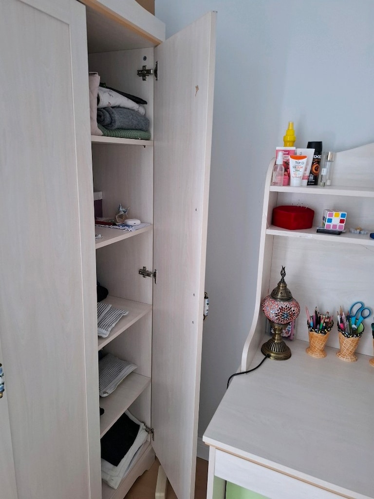 Çilek marka gardolap ve çalışma masası - 5