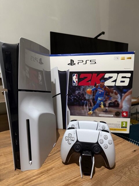 PS 5 1 Tb CD’li Versiyon + 2 Kol + Şarj Standı