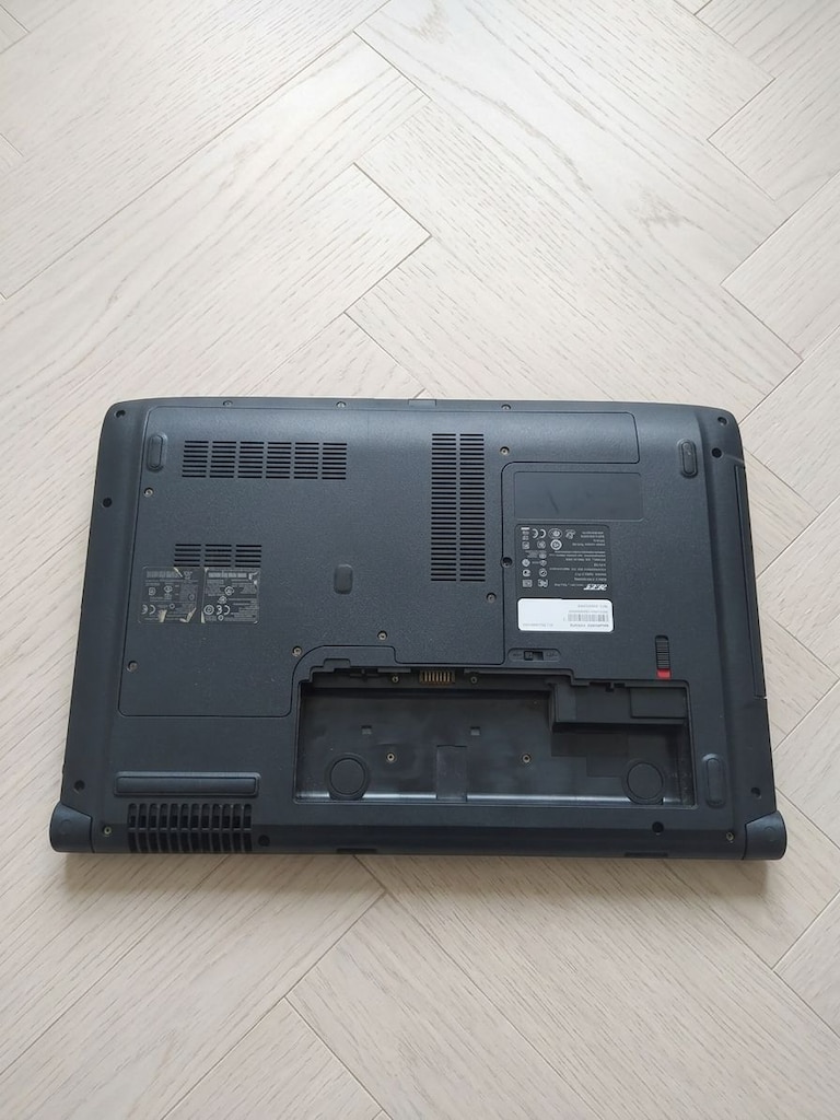 Acer Laptop / 4 GB RAM / 1 GB Ekran Kartı / Şarj Aletli / 128 GB - 3