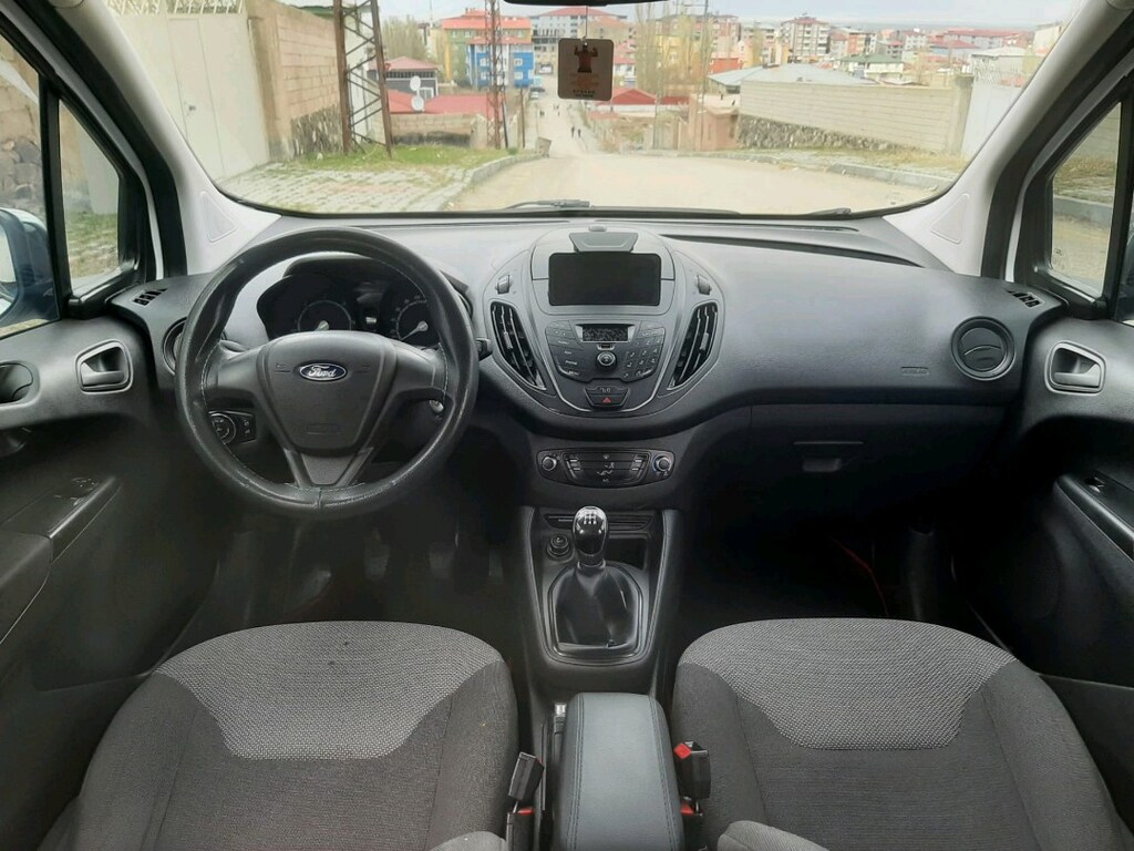 Ford Cuorier - 5