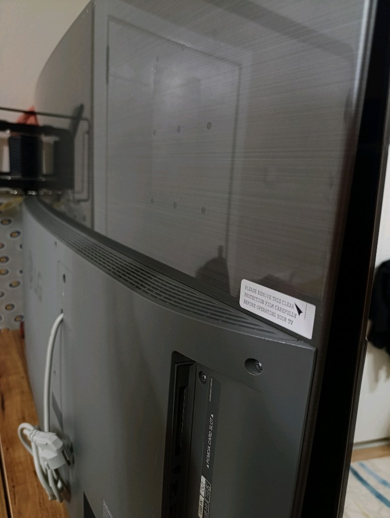 LG 140 ekran oval oled TV ekran kırık - 4